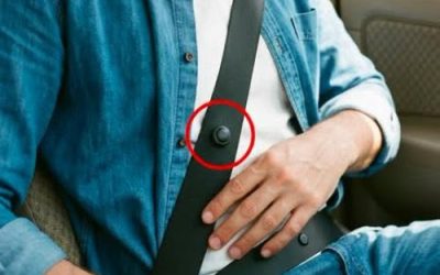 À quoi sert le petit bouton sur la ceinture de sécurité ? Une utilité méconnue